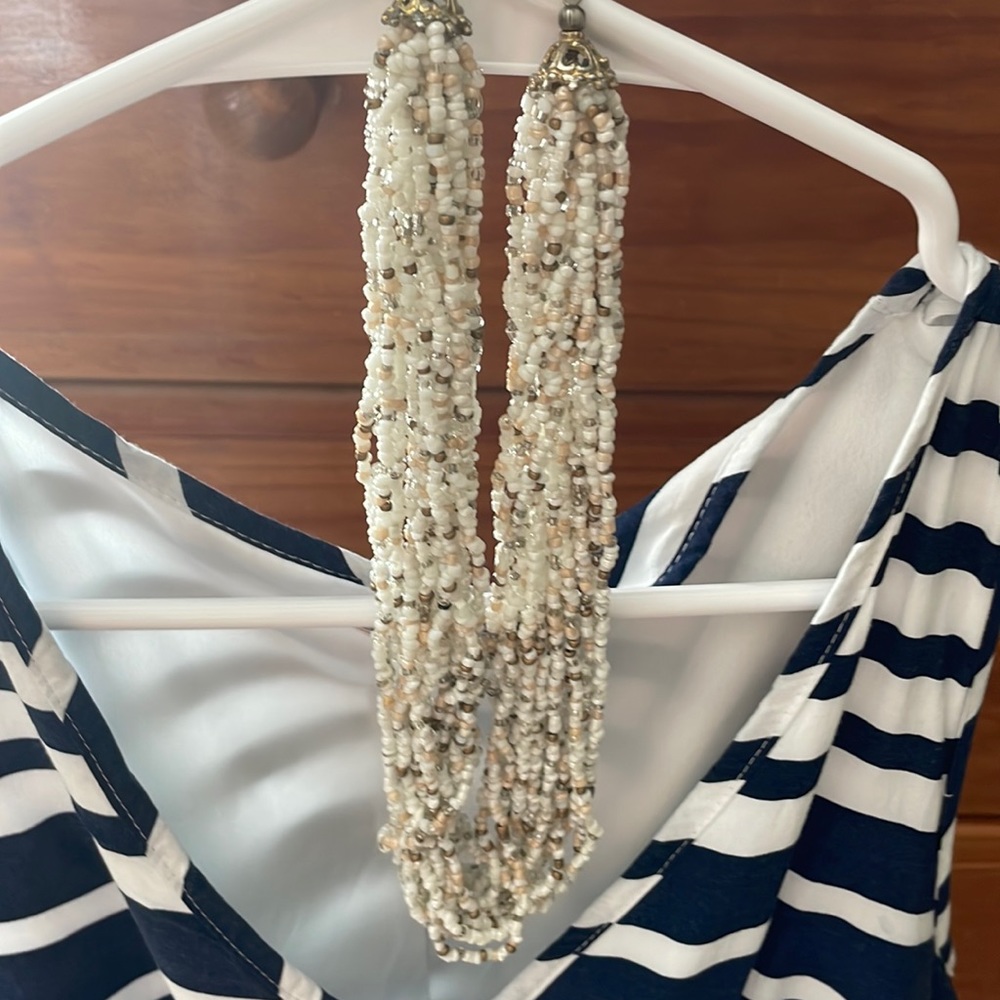 White /tan colors mix beaded necklace